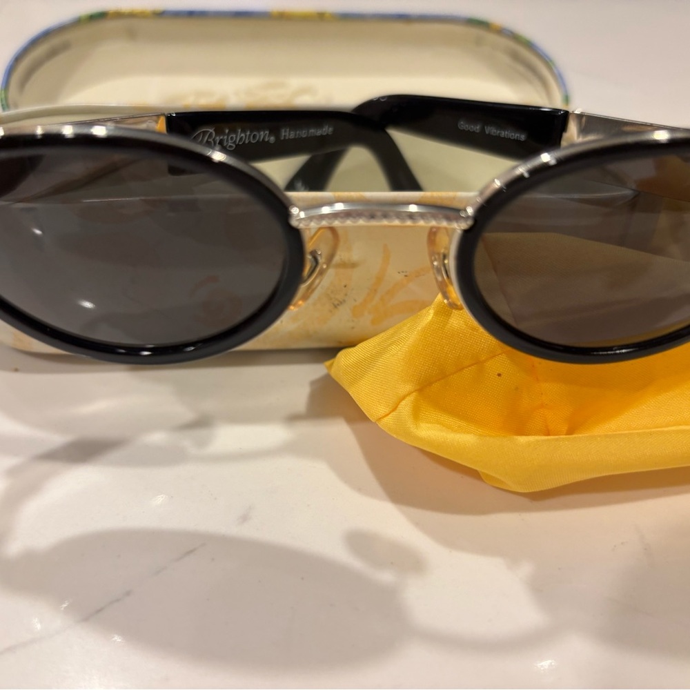 Brighton, Vintage, 90s, Oval black Sunglasses with ornate silver brocade/case - Picture 7 of 8